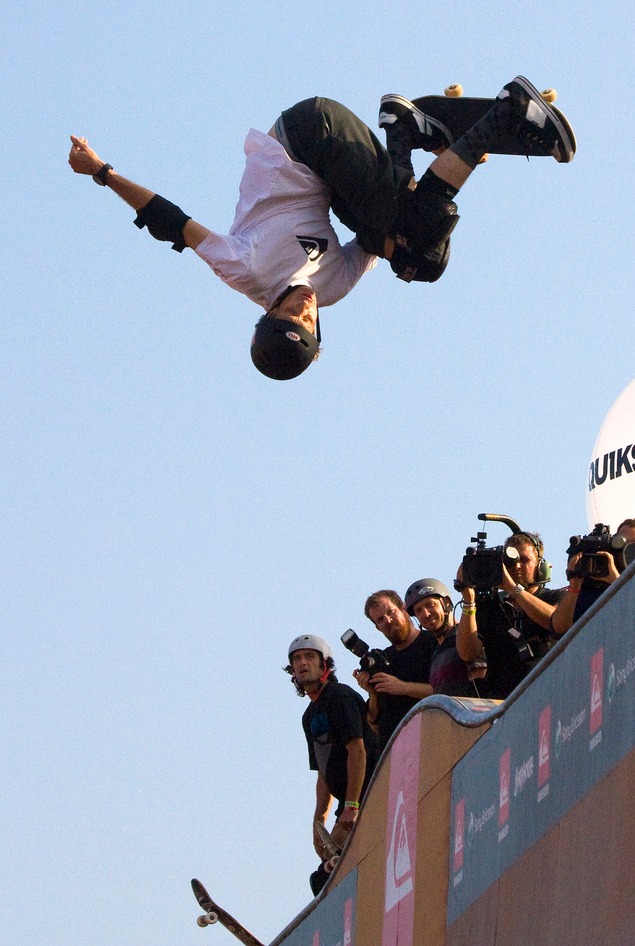 Tony Hawk showing intense focus while pulling an invert on a vert ramp. Tony is commonly regarded as a better skateboarder than Steve Jobs